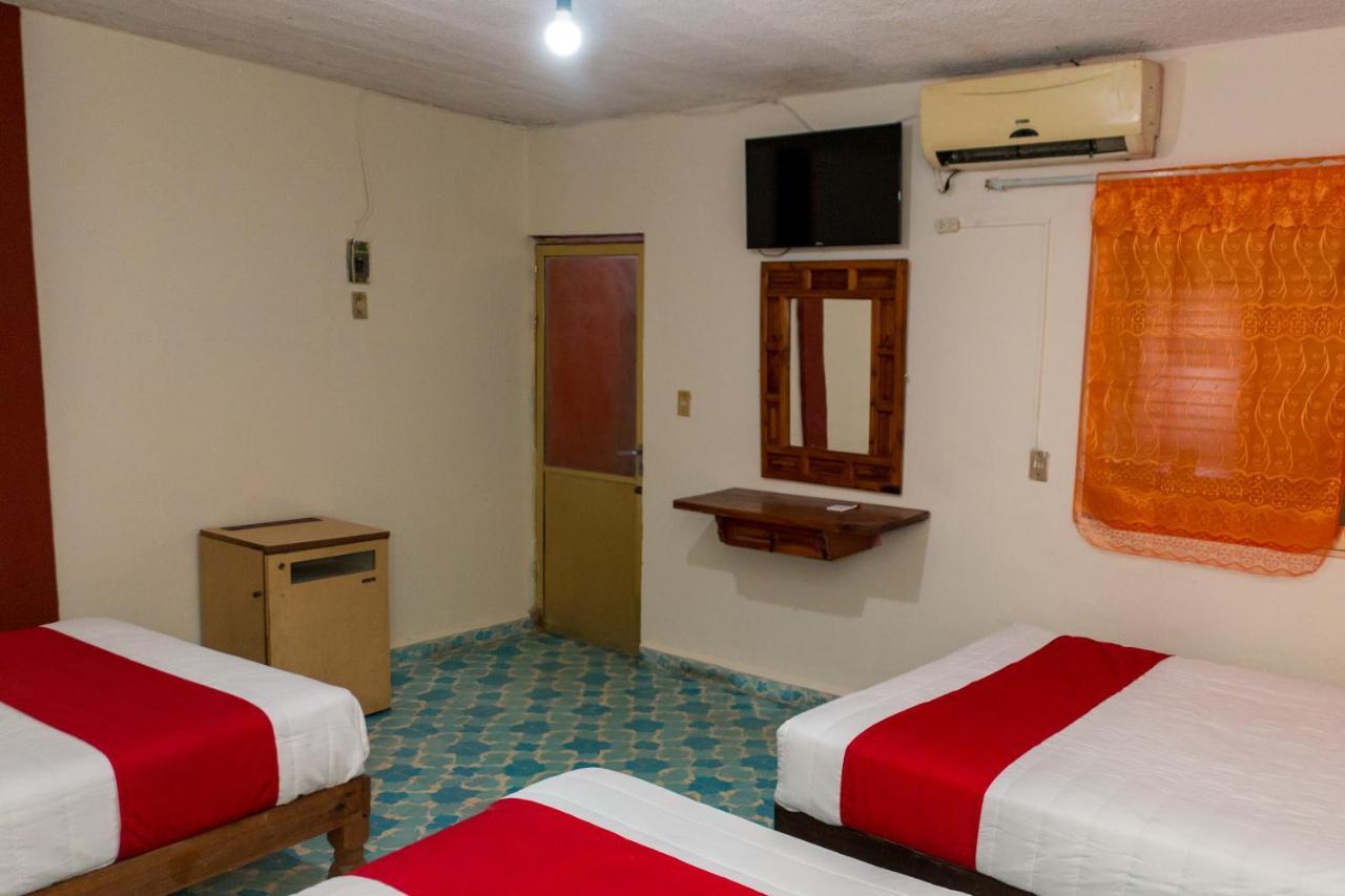 Oyo Hotel Rubi Zihuatanejo Exterior foto