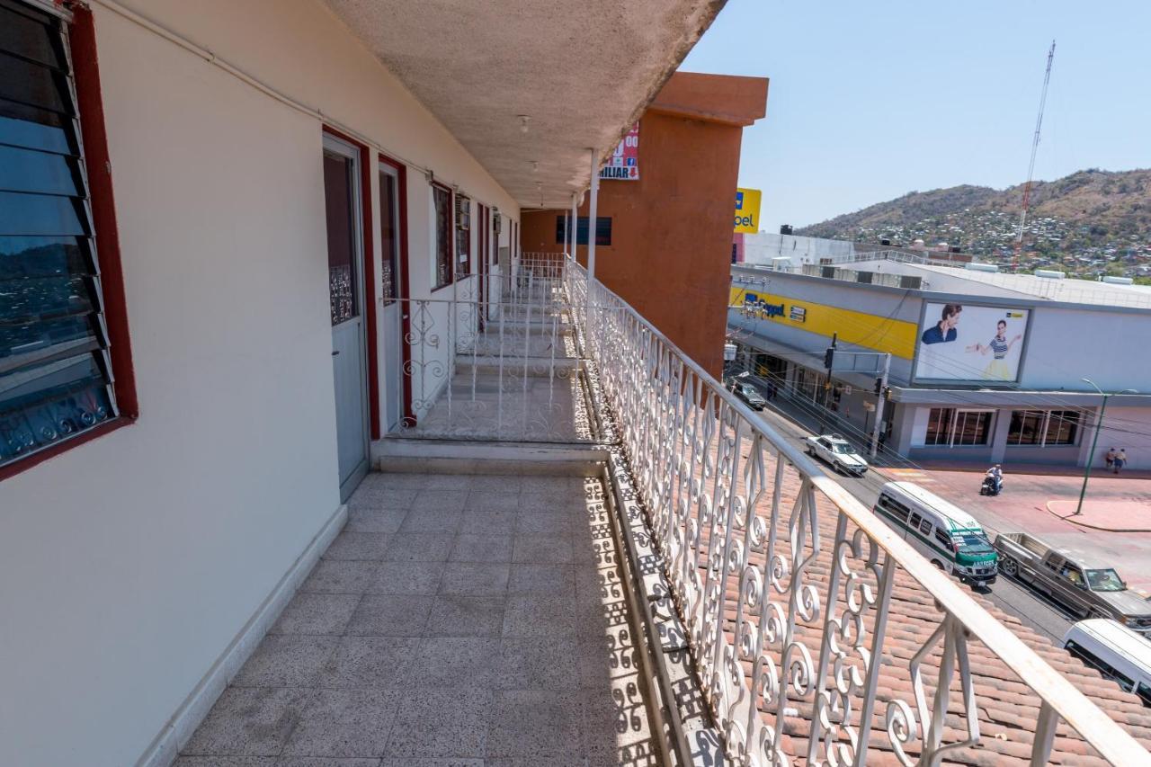 Oyo Hotel Rubi Zihuatanejo Exterior foto